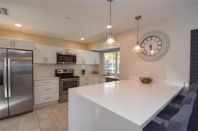 Building Photo - 609 S Crescent Dr