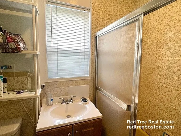 Building Photo - 123 Winthrop St