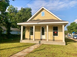Building Photo - 1723 N Davis Hwy