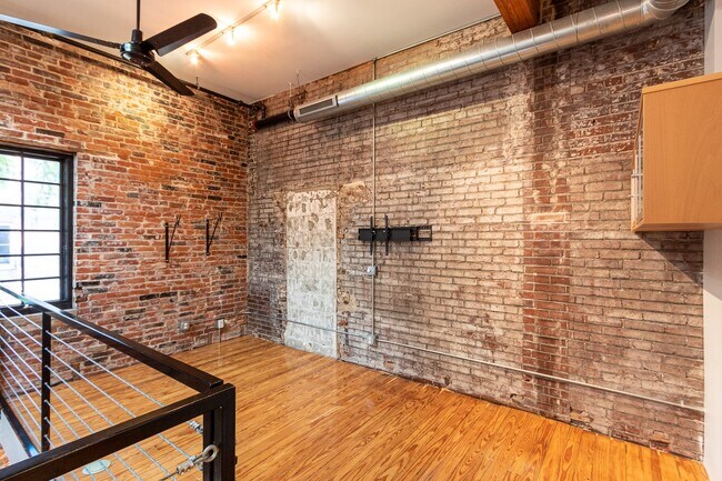 Building Photo - 2401 S 12th St