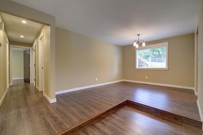 Building Photo - 3bd/2ba Federal Way House