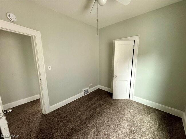 Building Photo - 9215 Yale Ave