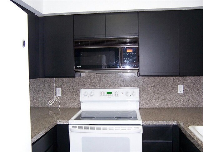 Building Photo - 16800 Sugar Pine Dr