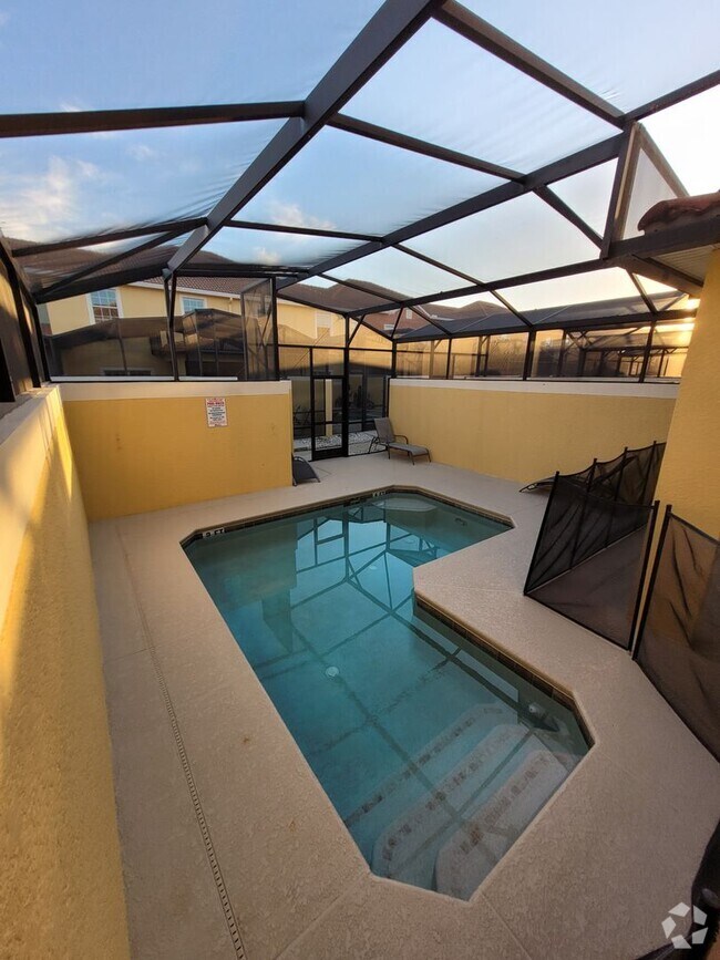 Building Photo - Fully Furnished 4 bed 3 bath with Pool in ...