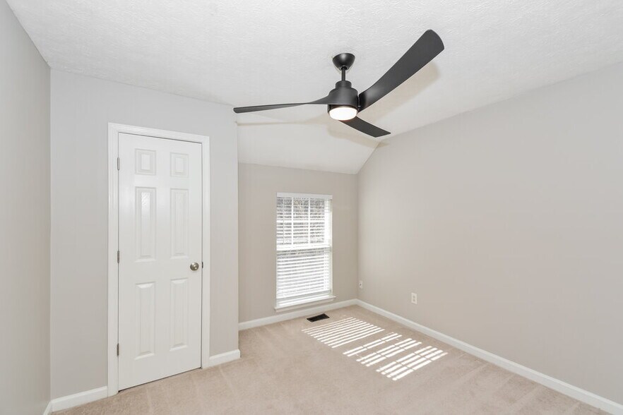 Building Photo - 1415 Bern Dr