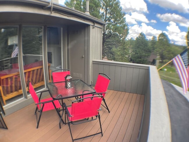 Building Photo - COMING SOON! Furnished 1-Bed 1-Bath Condo ...