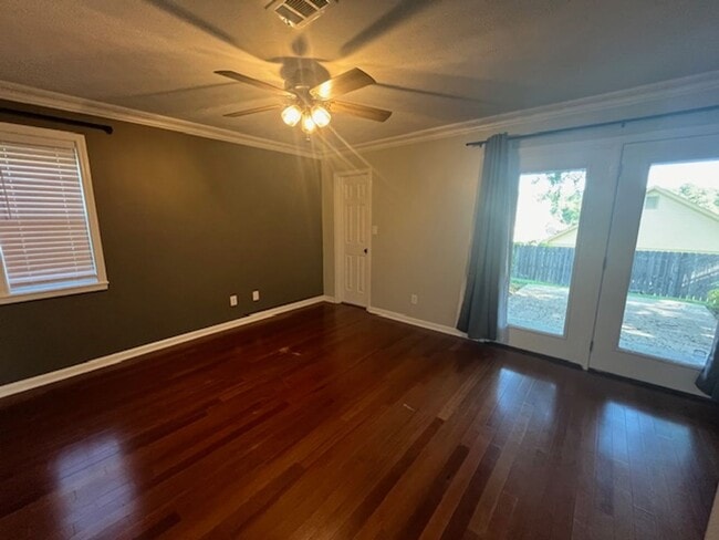 Building Photo - Renovated 3 Bedroom 2 Bath Home for Rent!