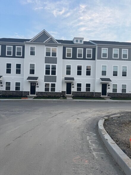 Building Photo - 527 Cooper St