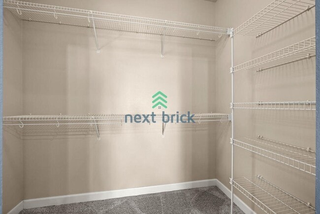 Building Photo - 3 Bed 2.5 Bath End Unit Townhome is Available for Rent!