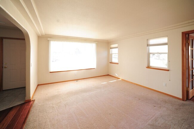 Building Photo - South Richland Home with Large Yard