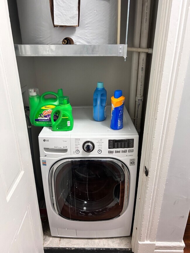 Building Photo - 30 W Court - Unit 204