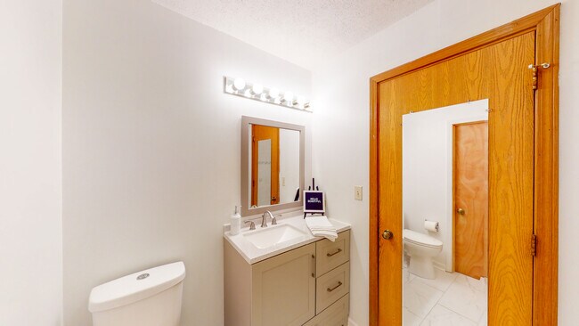 Building Photo - 468 Minnesota Cir