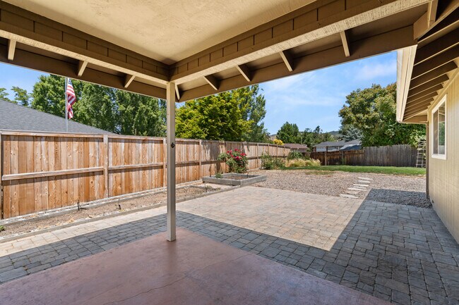 Building Photo - 876 Ridgeway Cir
