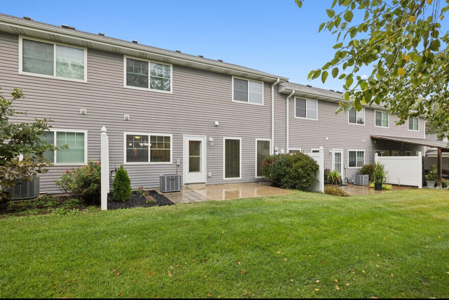 Building Photo - 8743 Remi Dr