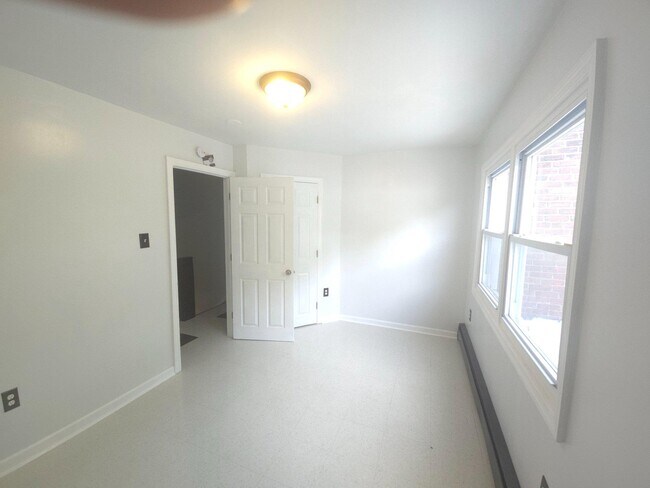 Building Photo - 428 Croyden Rd
