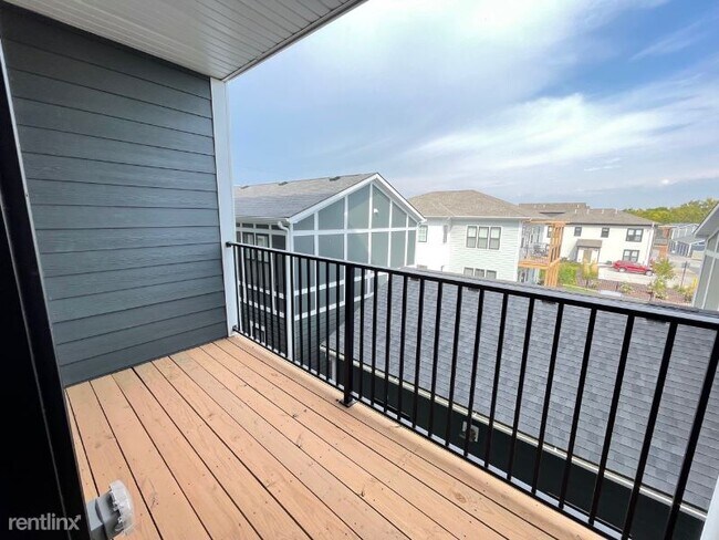 Building Photo - 3 br, 2.5 bath Townhome - 13174 Lincoln Rd