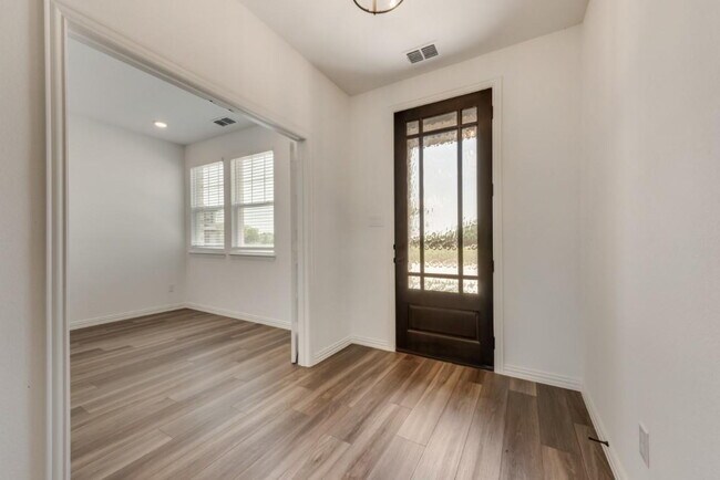 Building Photo - 2404 Swallowtail St