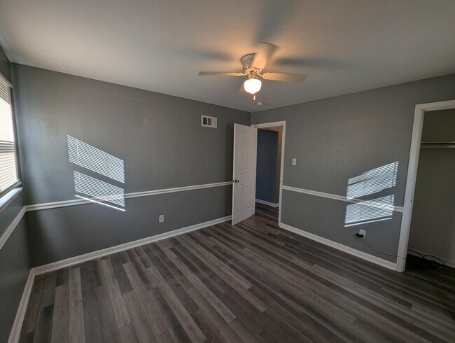 Building Photo - Best of Berkley Bungalow