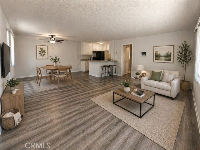 Building Photo - 685 E Vista Chino