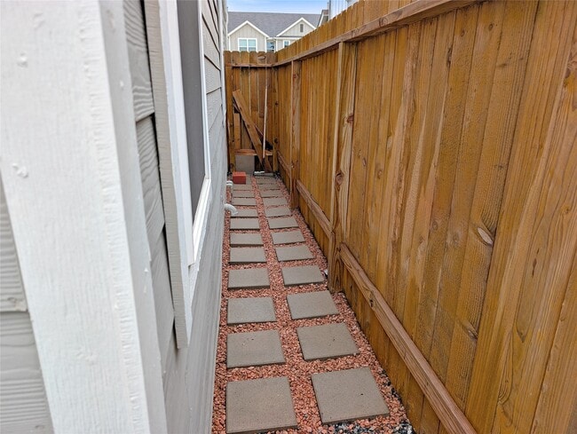 Building Photo - 27939 Western Crk Ct
