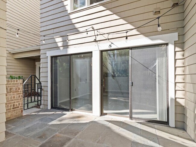 Building Photo - 1st Floor unit in Fourth Ward