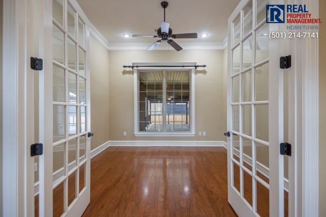 Building Photo - 4040 Robinwood Cir