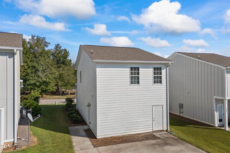 Building Photo - 365 Lorien Way