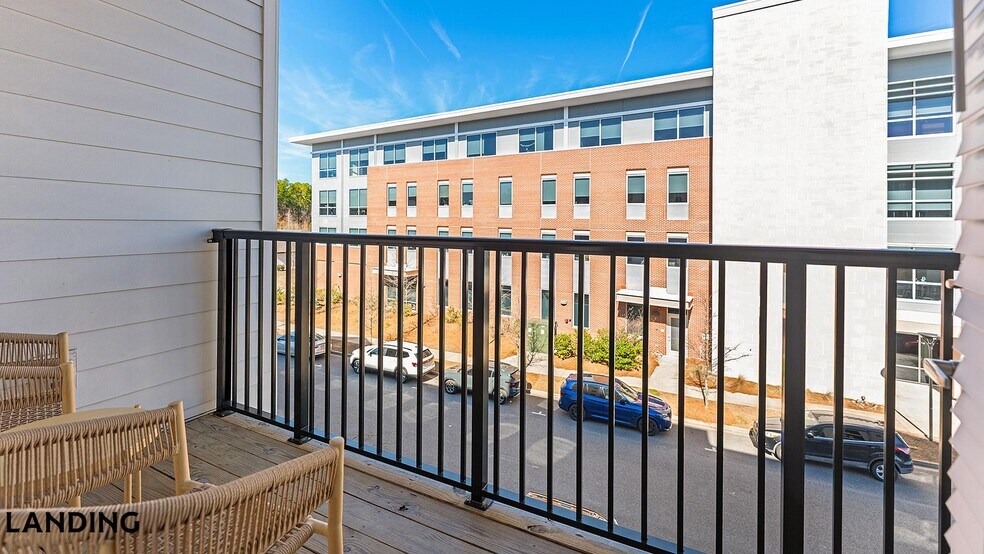 Building Photo - 6000 Front St