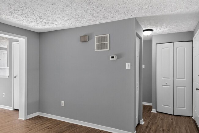 Building Photo - Available Now!  3 Bedroom Townhouse King George
