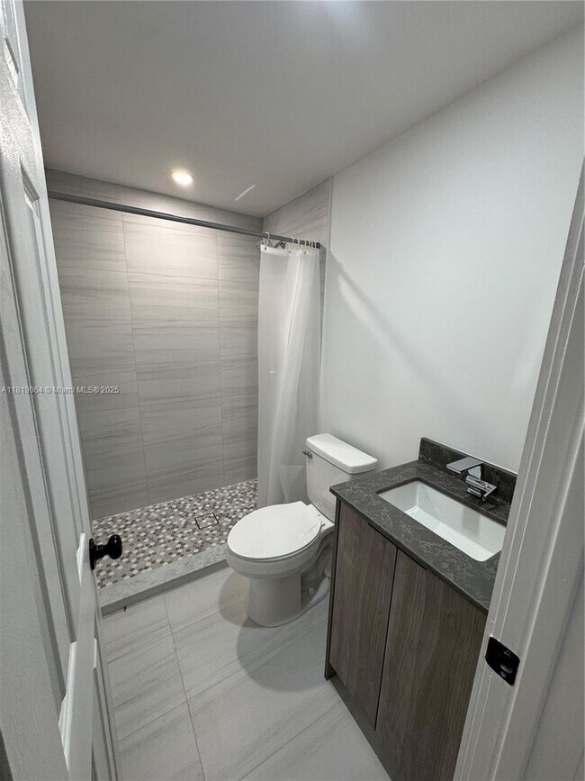 Building Photo - 340 E 57th St