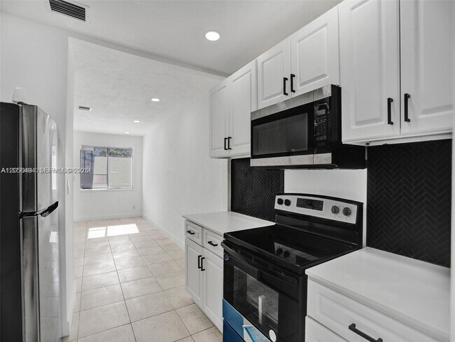 Building Photo - 708 N 20th Ave