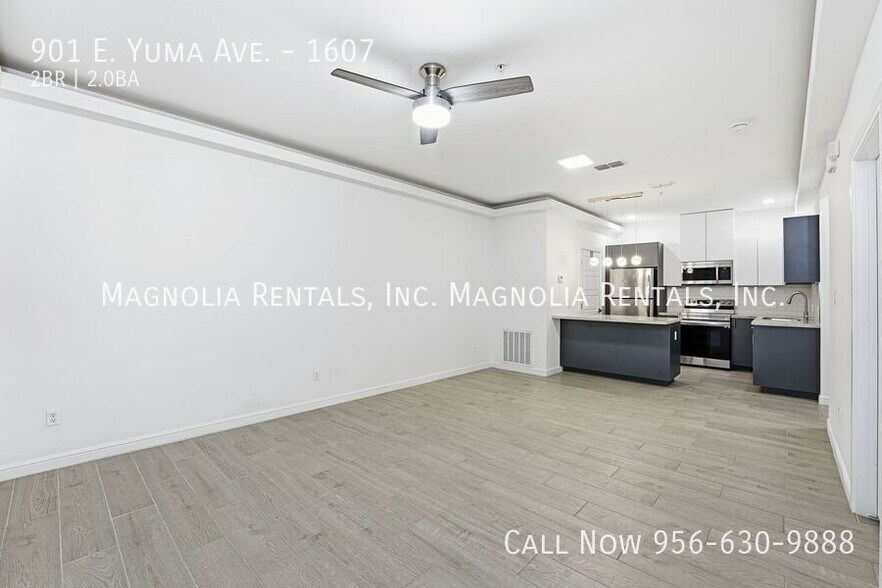 Building Photo - 901 E Yuma Ave