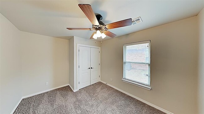 Building Photo - 15304 Blue Jay Dr