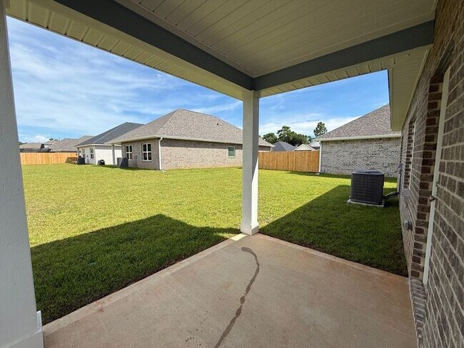 Building Photo - Gulf Breeze - Deer Ridge Crossing - 4 bedroom, 2.5 bathroom - New Construction