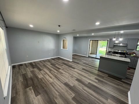 Building Photo - 6919 Biscayne Dr