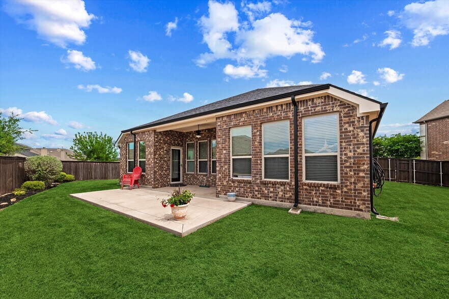 Building Photo - 16601 Lincoln Park Ln