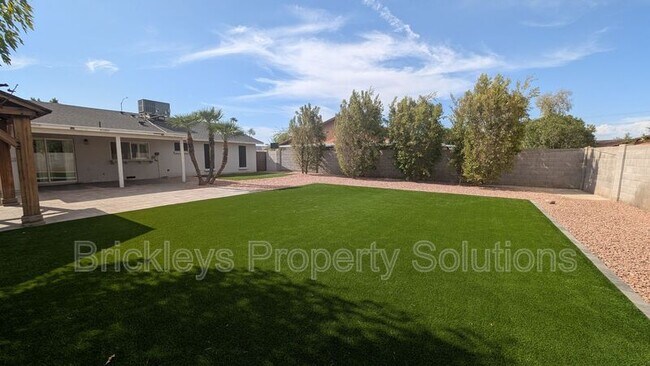 Building Photo - 2029 S Nina Cir