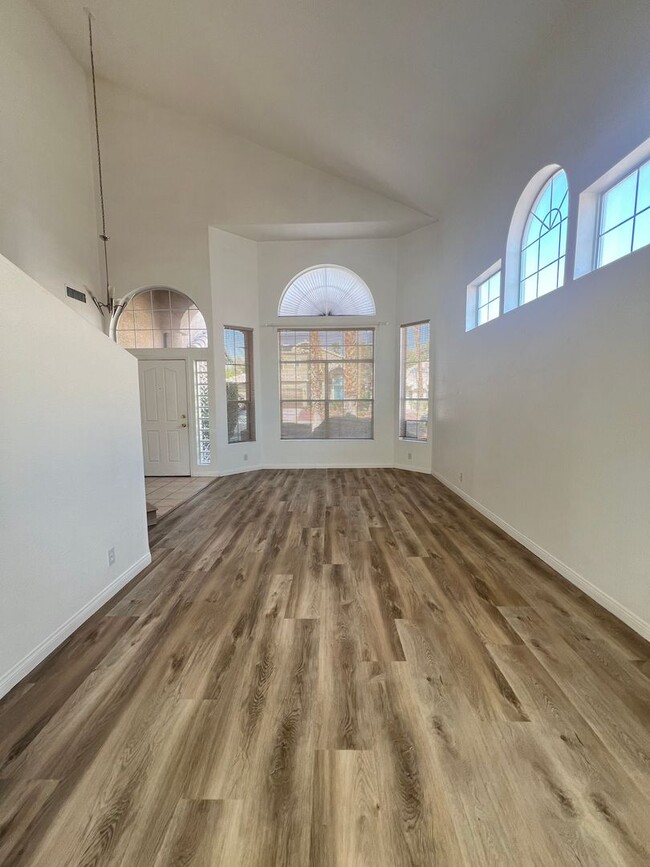 Building Photo - Gated 4 bedroom with a bonus room in Summe...