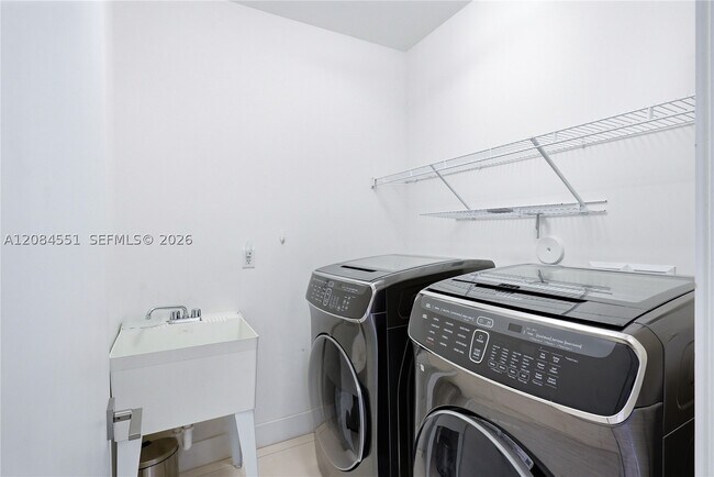 Building Photo - 7525 NW 103rd Pl