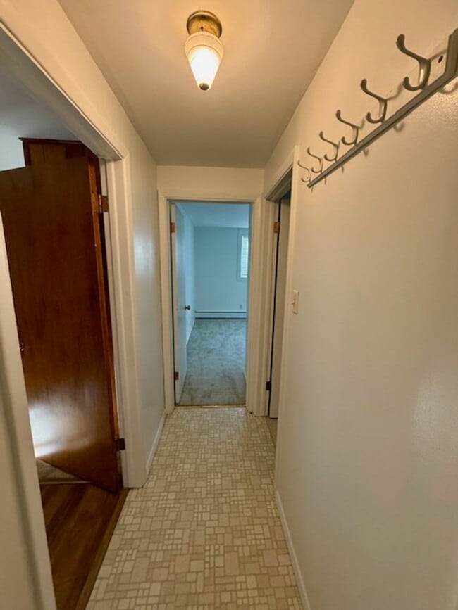 Building Photo - 2 Bedroom 1 Bathroom Apartment