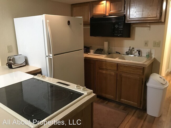 Building Photo - 2 br, 1 bath House - 2320 43rd Avenue Cour...