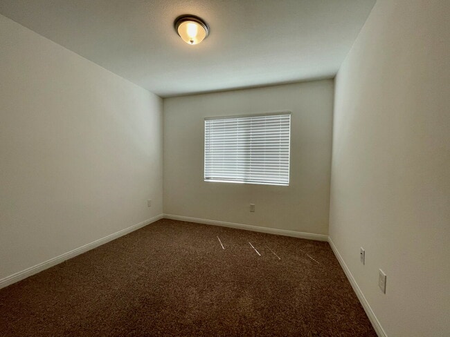 Building Photo - BEAUTIFUL 5 BED 3.5 BATH 3 FLOORS 2 CAR GARAGE SINGLE FAMILY HOME W/ LARGE LOFT & BACKYARD FOR RENT!