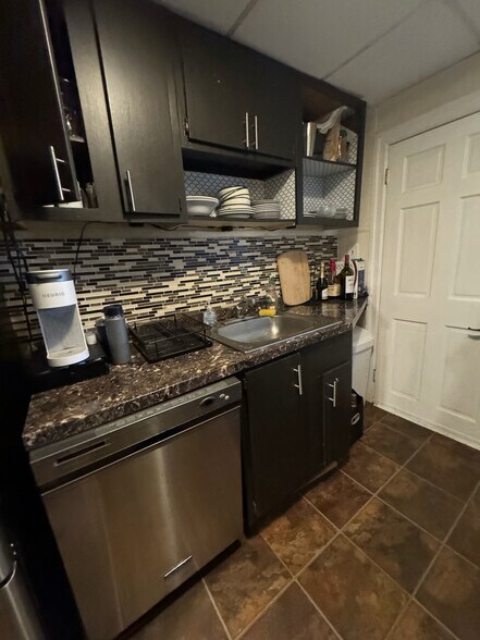 Building Photo - 245 Pensdale St