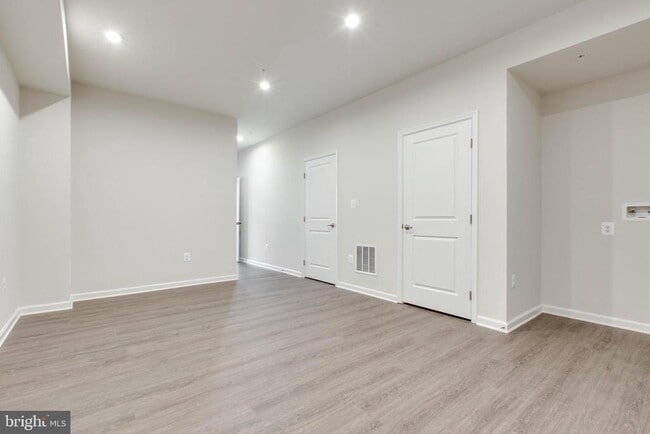 Building Photo - 188 Woodgate Cir