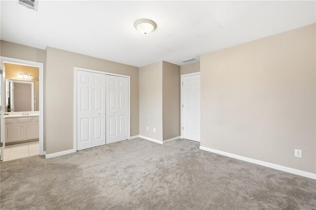 Building Photo - 310 Stoneleigh Dr SW