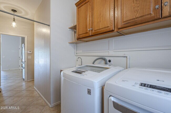 Building Photo - 14335 W Country Gables Dr