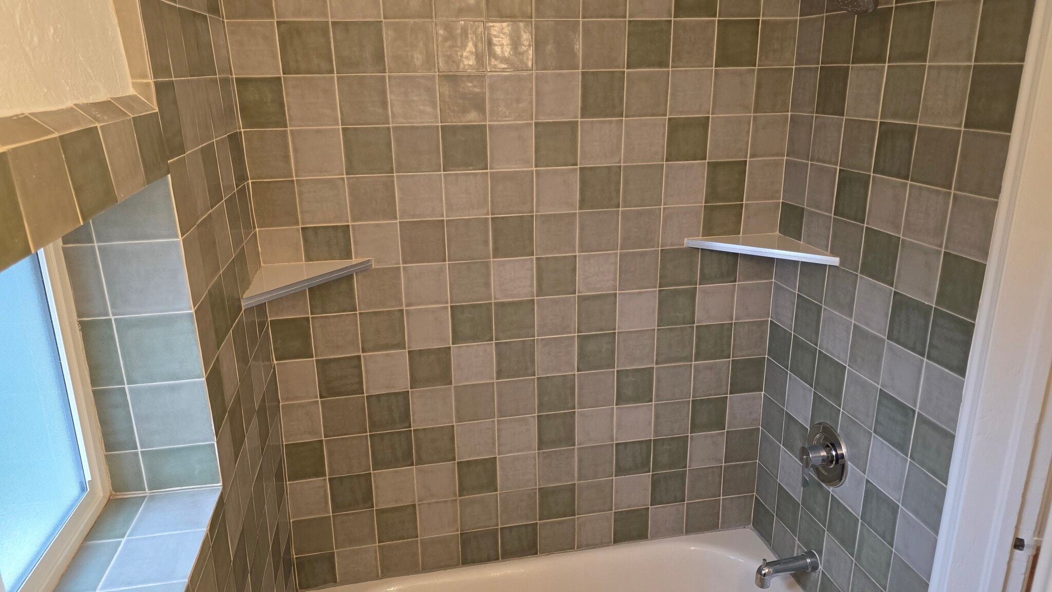 Building Photo - 547 E 100 N