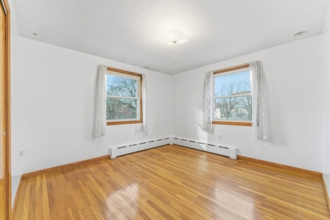 Building Photo - 7 Carol St