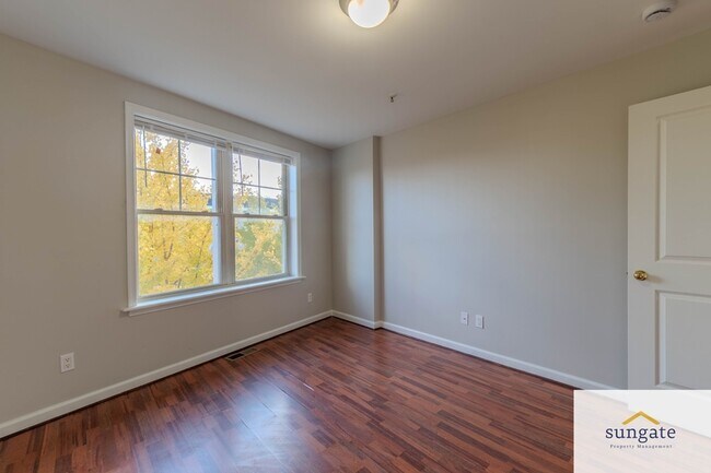 Building Photo - 2410 E Fayette St