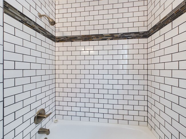 Building Photo - 3005 Putney Rd